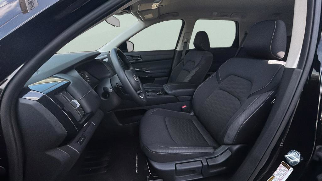 Used 2025 Nissan Pathfinder S AWD/4WD image 14
