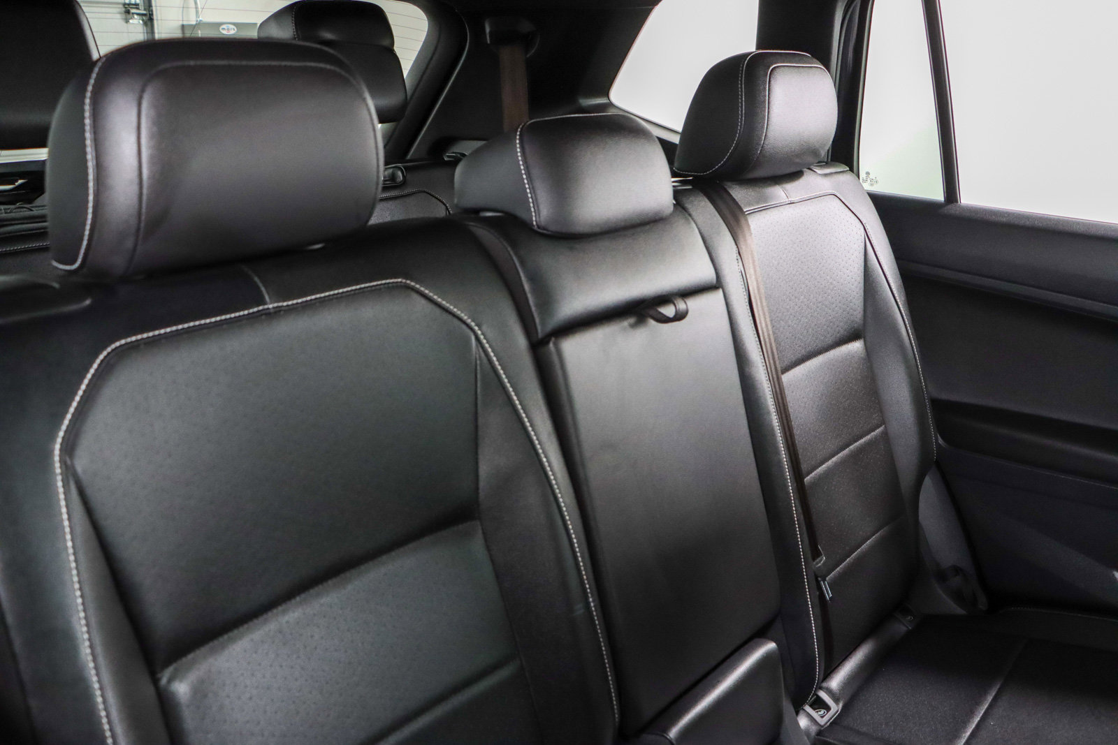 Used 2021 Volkswagen Tiguan SE R-Line image 28