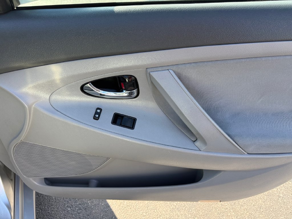 Used 2009 Toyota Camry LE FWD image 18