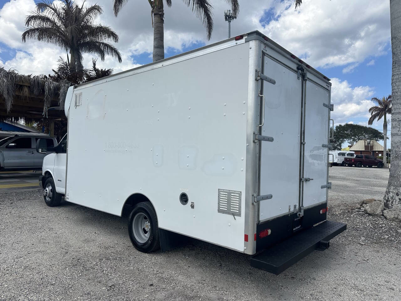 Used 2016 Chevrolet Express 4500 w/ Chrome Appearance Package RWD image 3