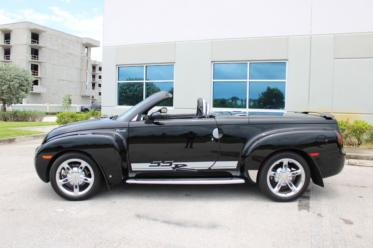 Used 2006 Chevrolet SSR w/ Preferred Equipment Group image 4