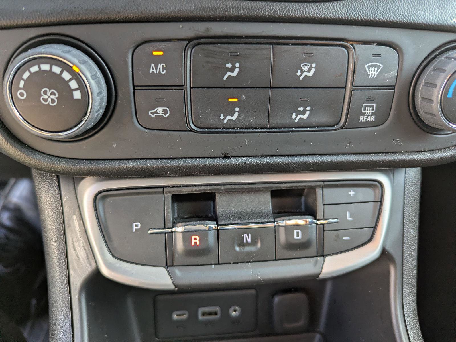 Used 2023 GMC Terrain SLE w/ Elevation Edition AWD/4WD image 17