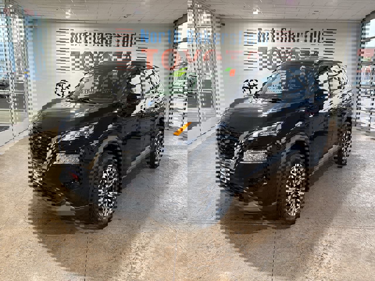 Used 2023 Nissan Rogue SV image 6