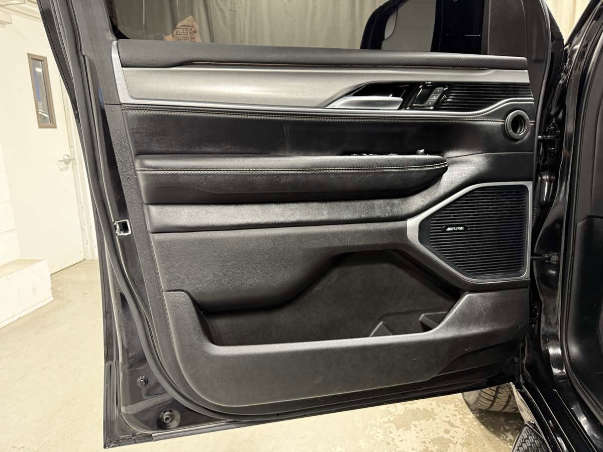 Used 2024 Jeep Wagoneer Series II w/ Convenience Group I image 8