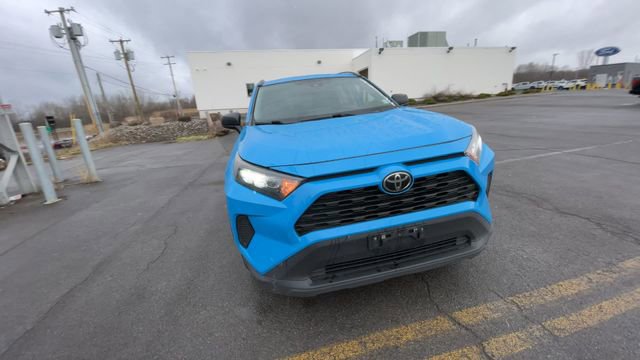 Used 2021 Toyota RAV4 LE image 3