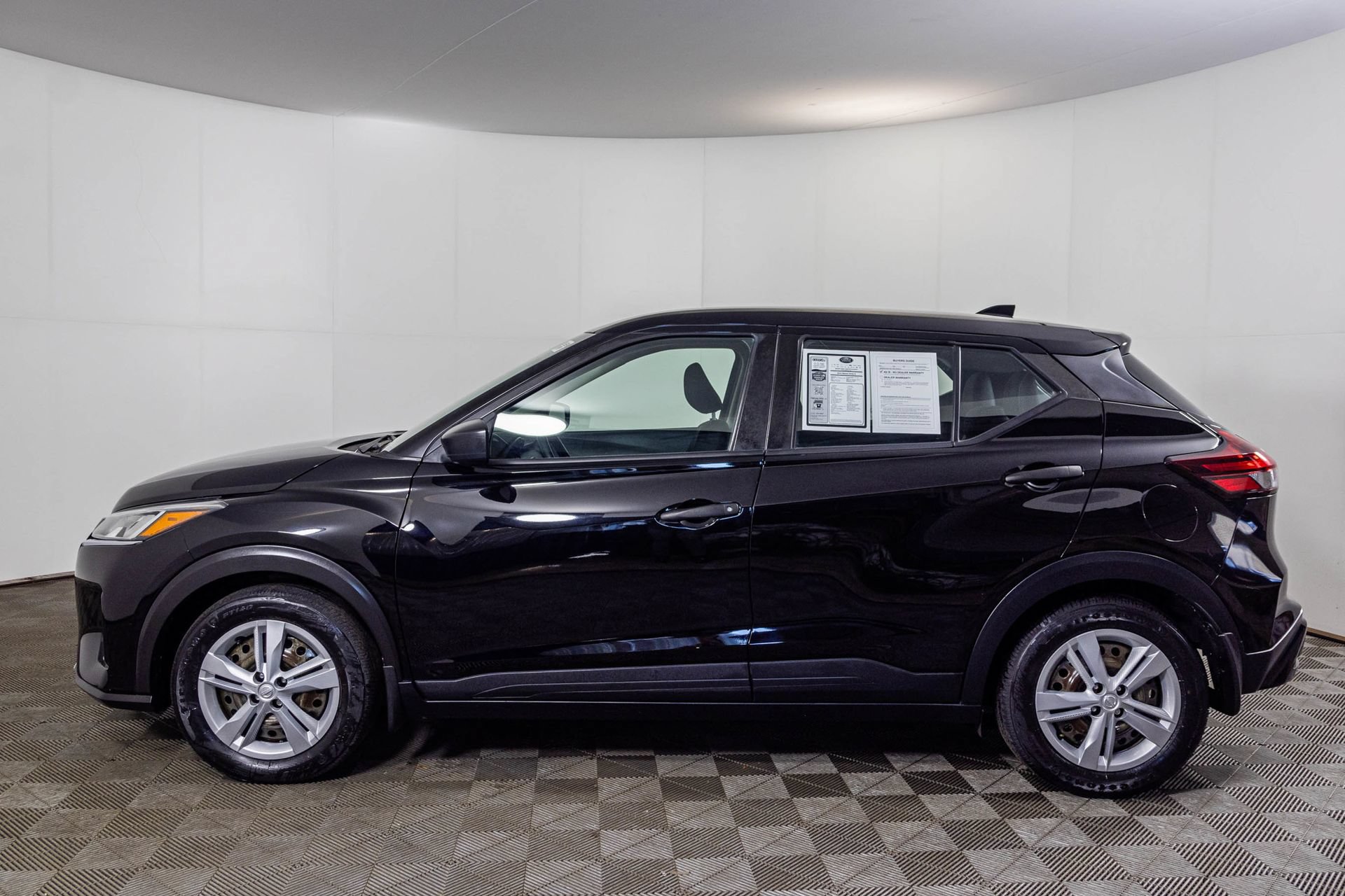 Used 2022 Nissan Kicks S FWD image 17
