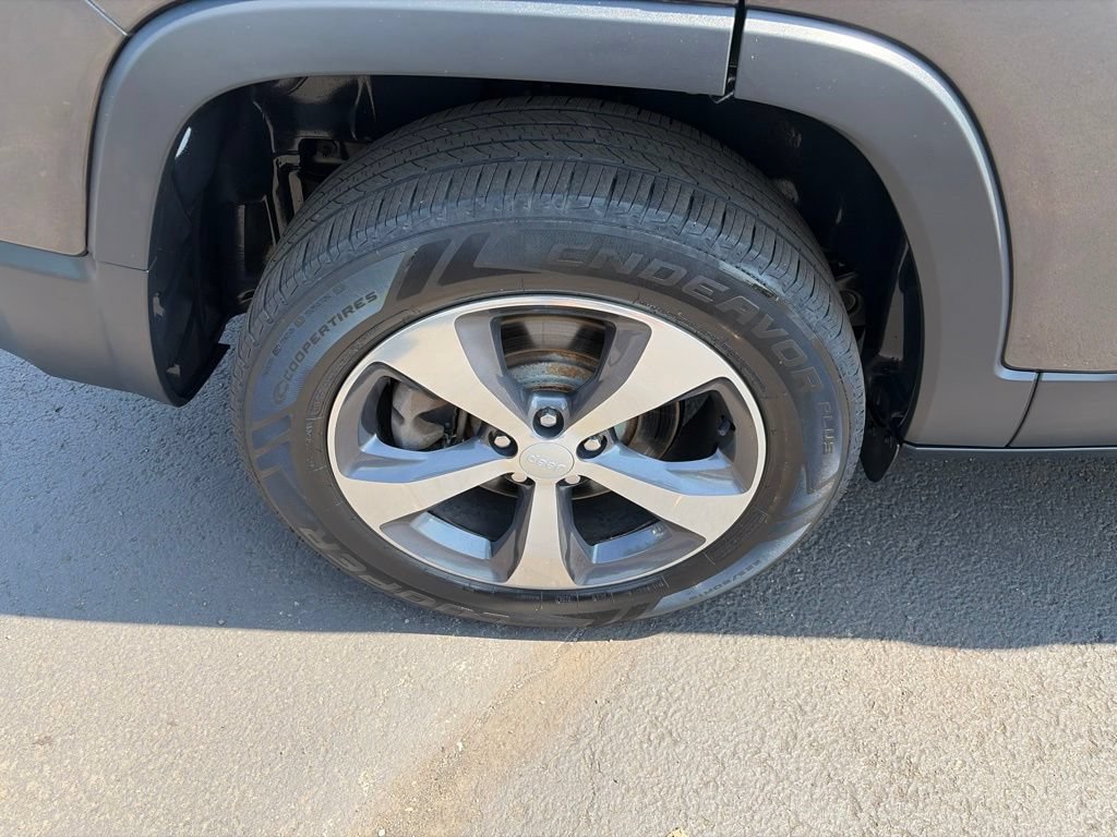 Used 2019 Jeep Cherokee Limited AWD/4WD image 19