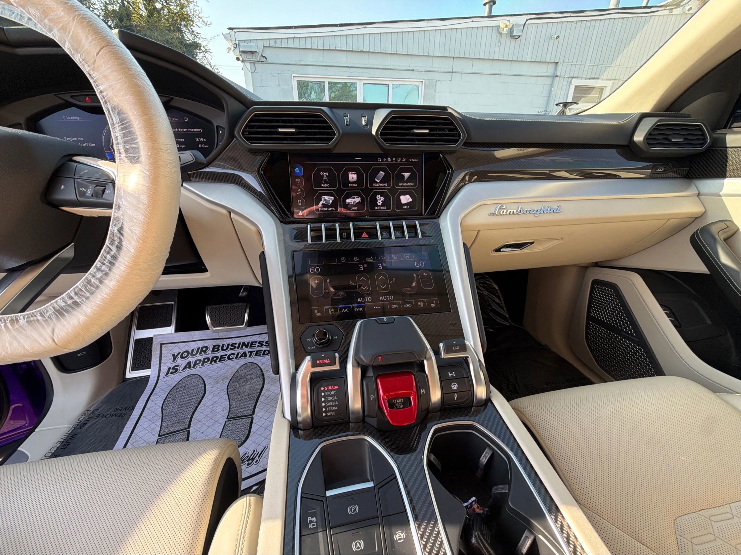 Used 2021 Lamborghini Urus AWD/4WD image 17