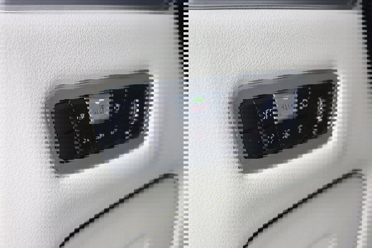 Used 2023 BMW X7 xDrive40i w/ M Sport Package image 24