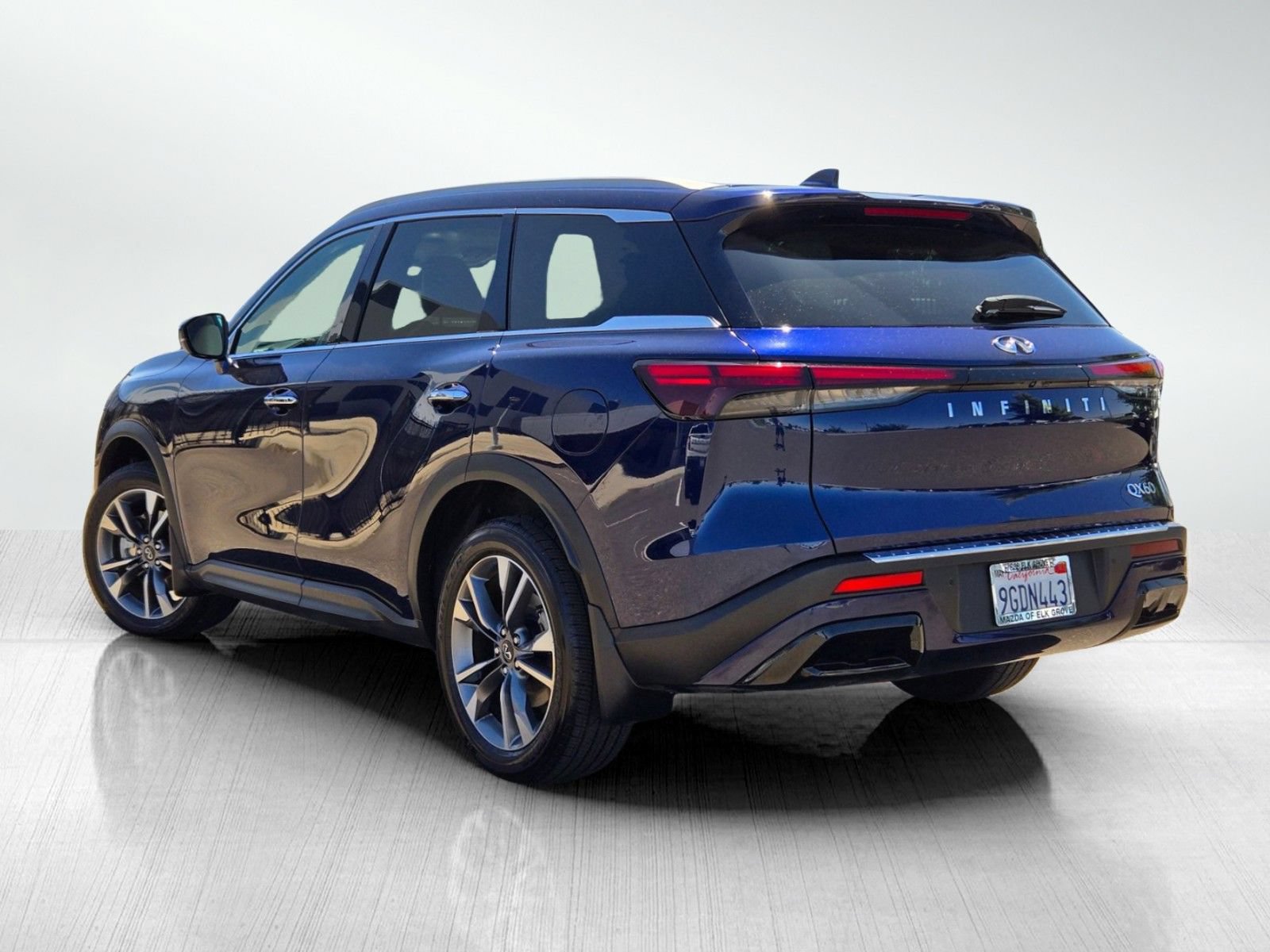 Used 2023 INFINITI QX60 Luxe w/ Cargo Package FWD image 9