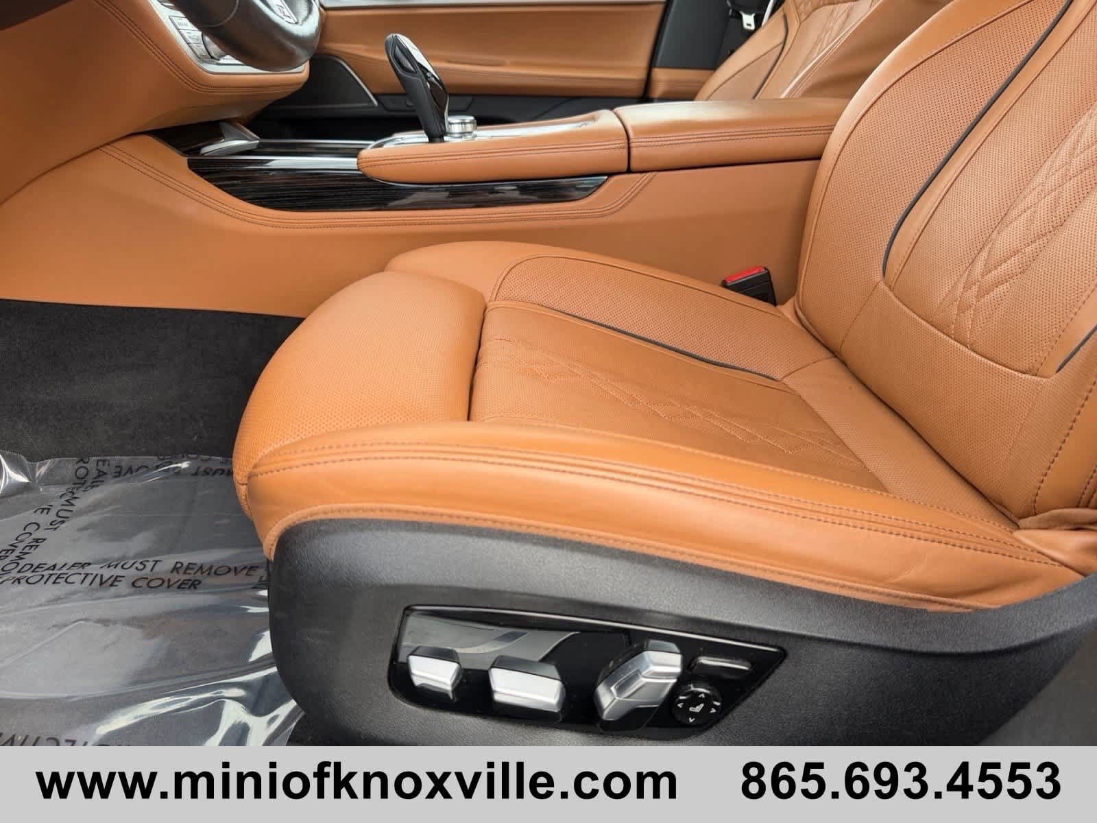 Used 2022 BMW 740i w/ M Sport Package RWD image 10