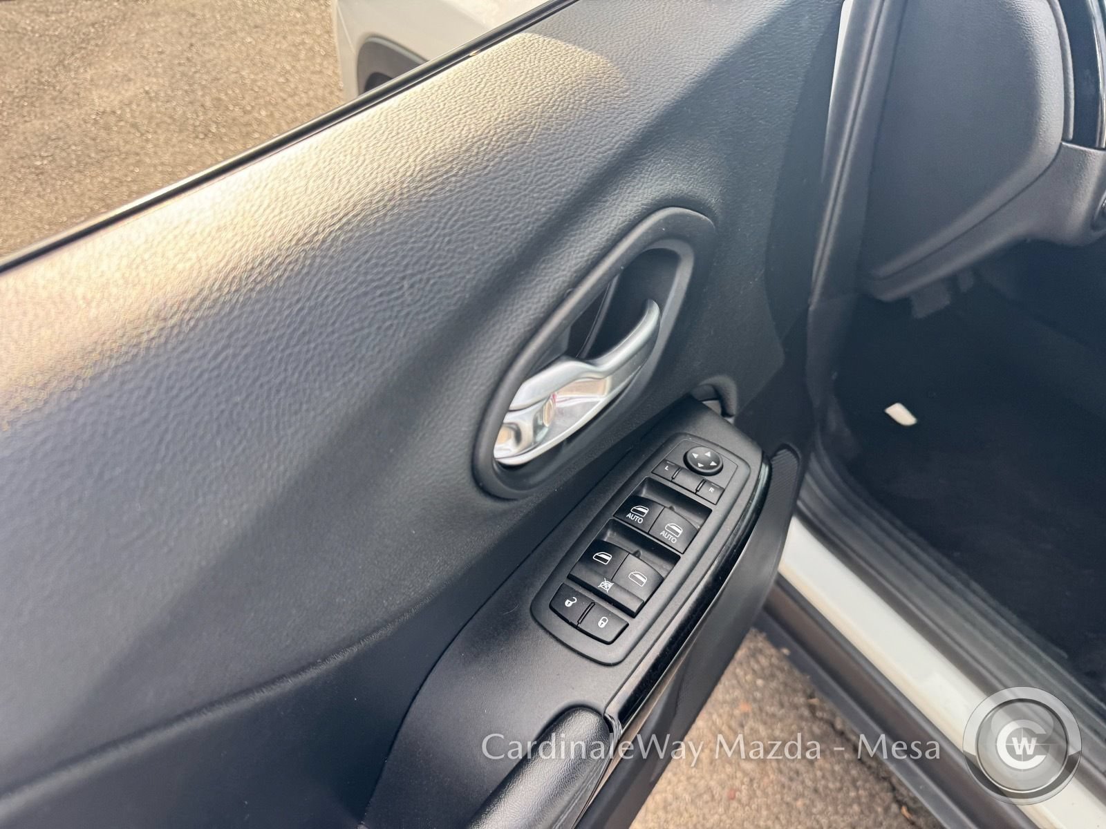 Used 2019 Jeep Cherokee Latitude Plus AWD/4WD image 13