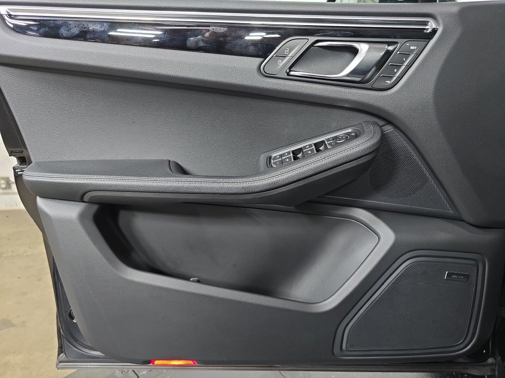 Certified 2026 Porsche Macan AWD/4WD image 22
