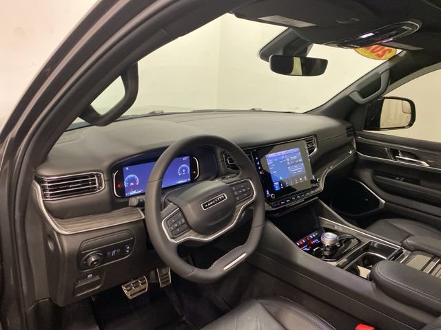 Used 2022 Jeep Wagoneer Series II w/ Premium Group I AWD/4WD image 7