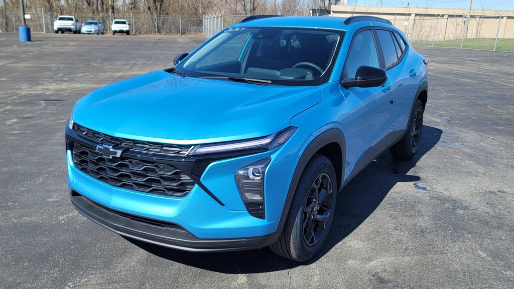 New 2026 Chevrolet Trax LT w/ Driver Confidence Package FWD image 3