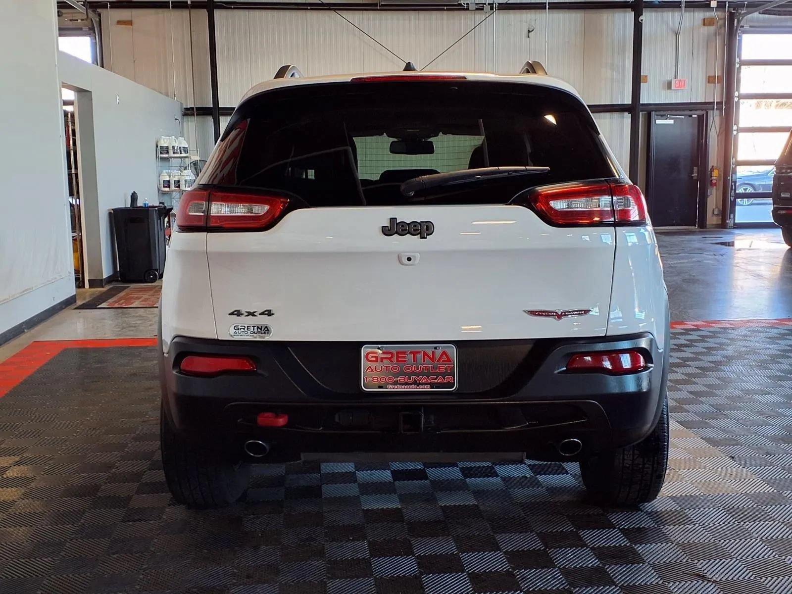 Used 2017 Jeep Cherokee Trailhawk w/ Cold Weather Group AWD/4WD image 5