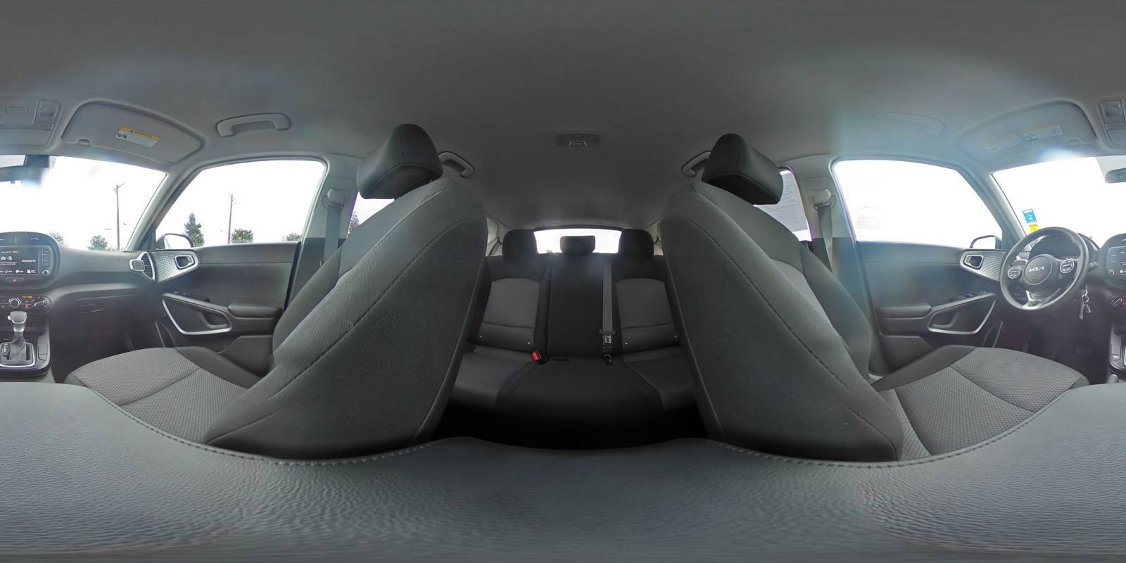 Used 2025 Kia Soul LX w/ LX Technology Package FWD image 37