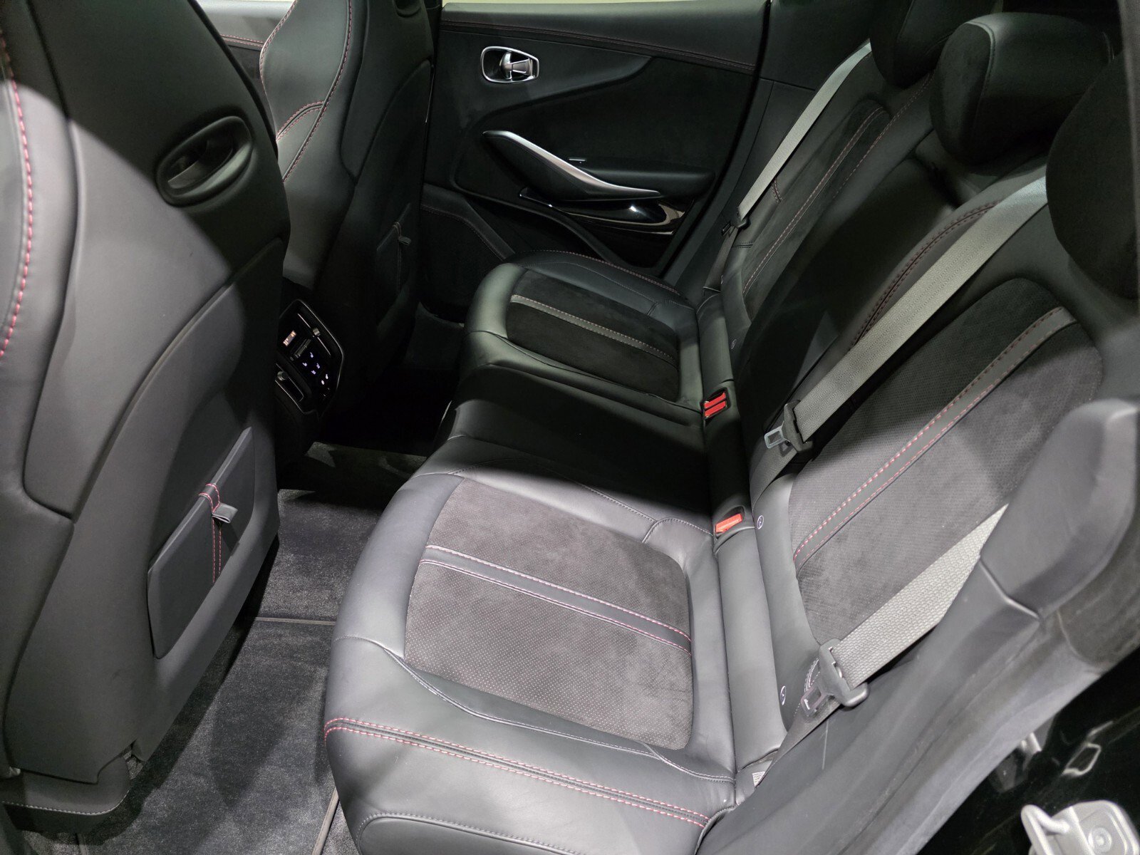 Used 2023 Aston Martin DBX 707 image 18