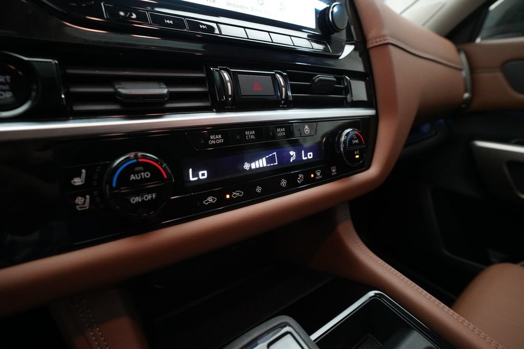 Used 2025 Nissan Pathfinder Platinum AWD/4WD image 22