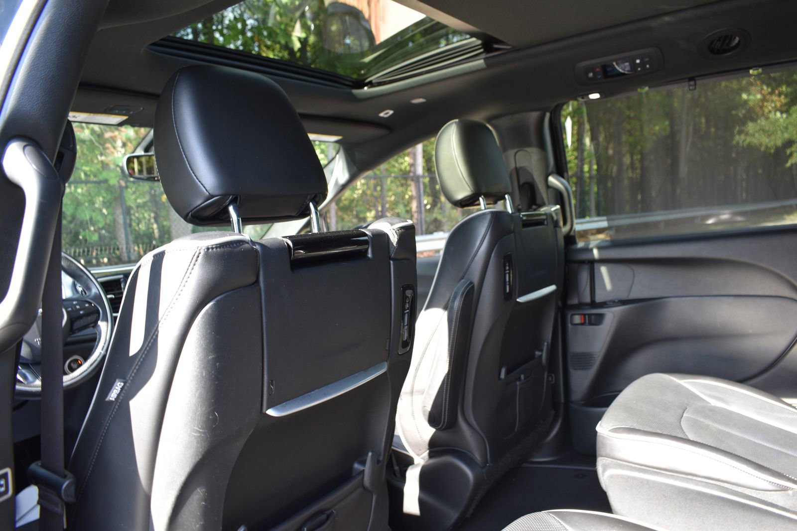 Used 2019 Chrysler Pacifica Limited w/ S Appearance Package image 21