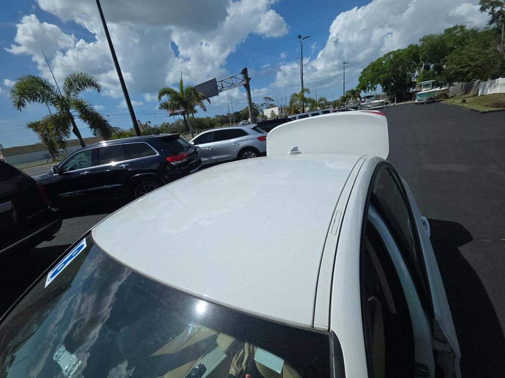 Used 2018 BMW 320i xDrive Sedan image 12