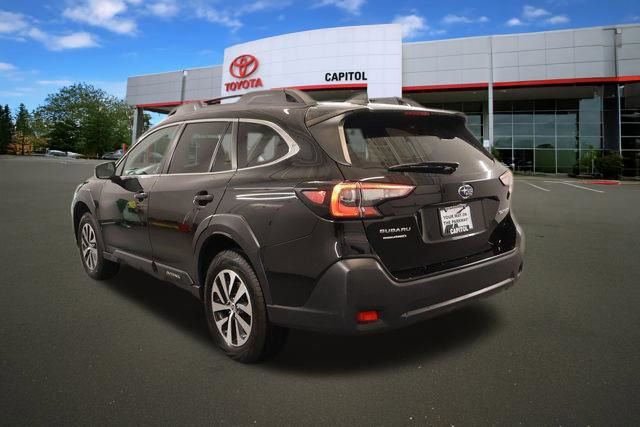 Used 2023 Subaru Outback Premium image 4