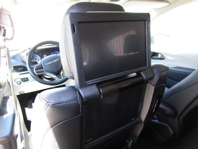 Used 2019 Chrysler Pacifica Touring-L Plus w/ Advanced Safetytec Group FWD image 13