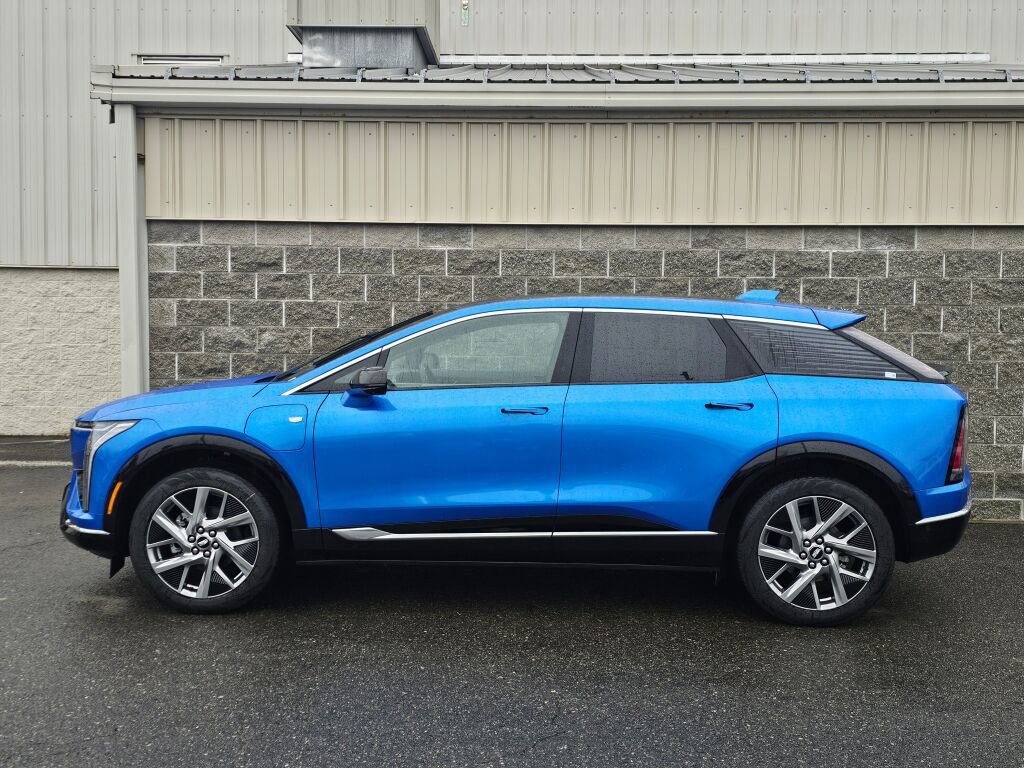 New 2026 Cadillac Optiq Luxury 1 image 3