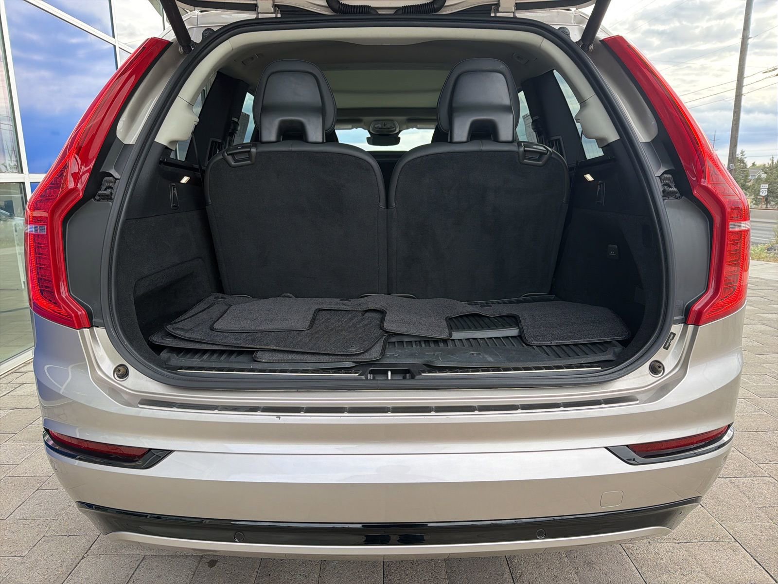 Certified 2023 Volvo XC90 T8 Plus w/ Protection Package Premier AWD/4WD image 9