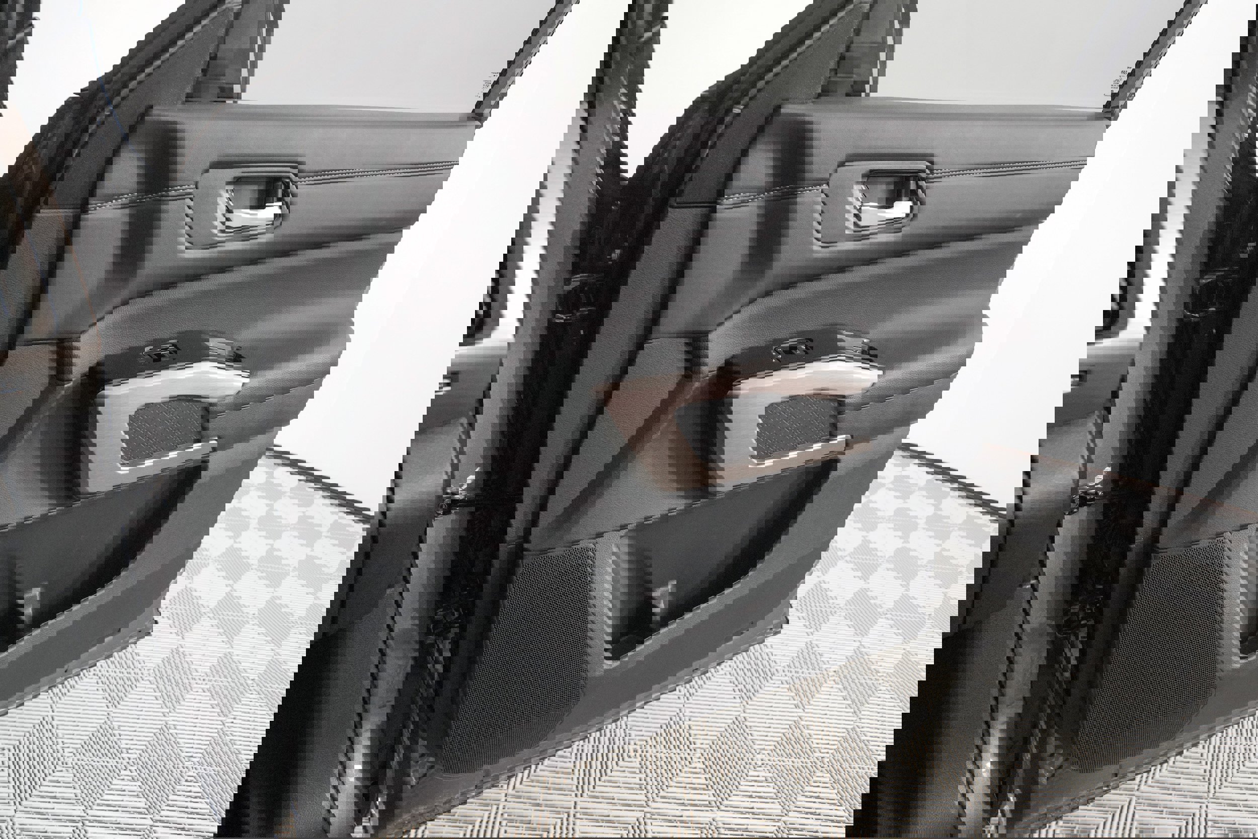 Used 2025 Nissan Pathfinder Platinum w/ Cargo Package image 22