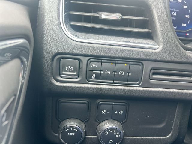 Used 2023 Chevrolet Suburban Premier image 24