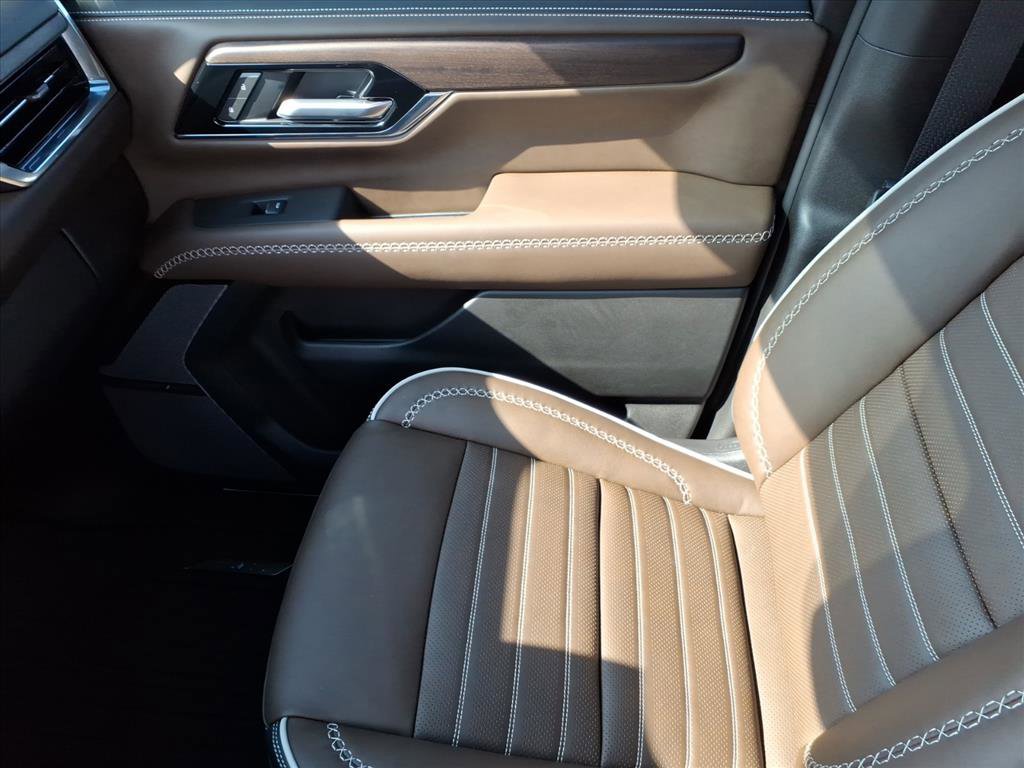 Used 2025 GMC Yukon Denali Ultimate w/ LPO, Floor Liner Package image 30