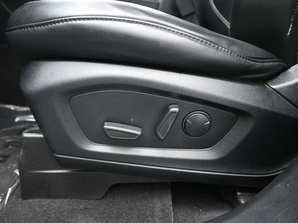 Certified 2021 Ford Explorer XLT RWD image 10