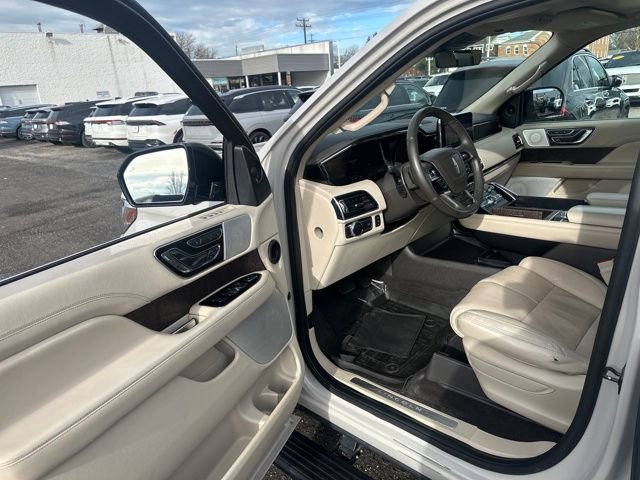 Used 2020 Lincoln Navigator Reserve w/ Luxury Package image 27