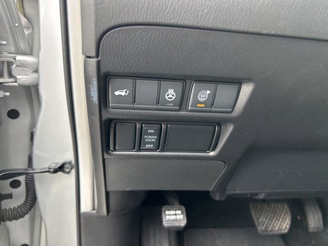 Used 2024 Nissan Armada SL w/ Captain's Chairs Package image 19