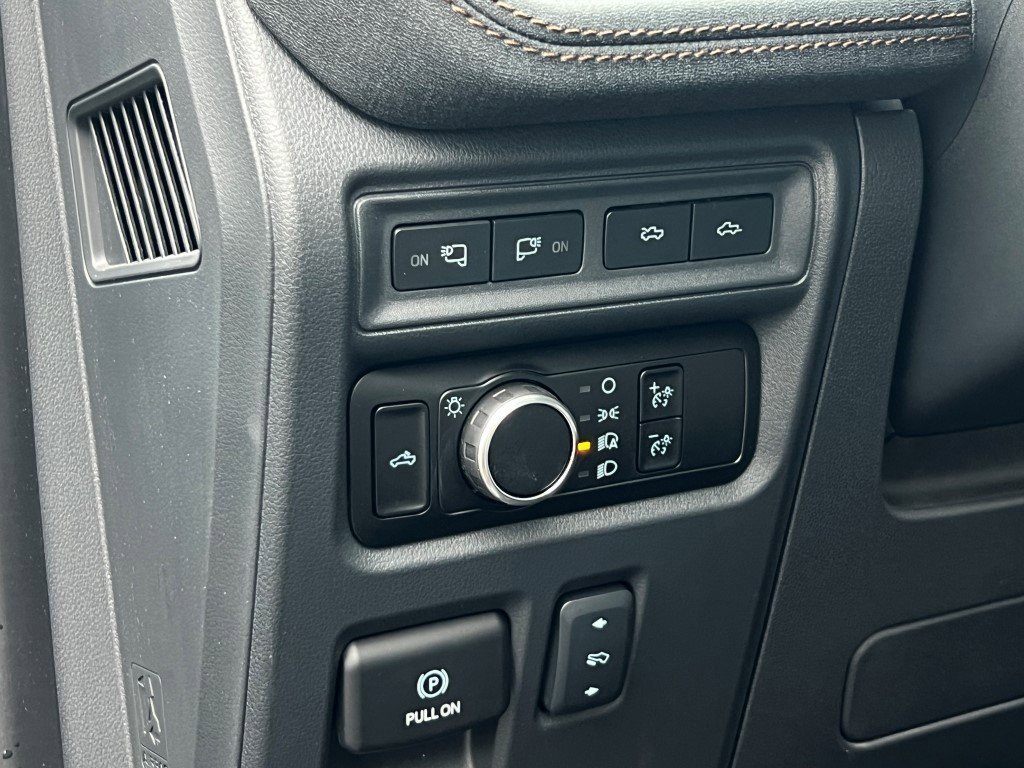 Used 2024 Ford F150 Lightning Lariat image 30