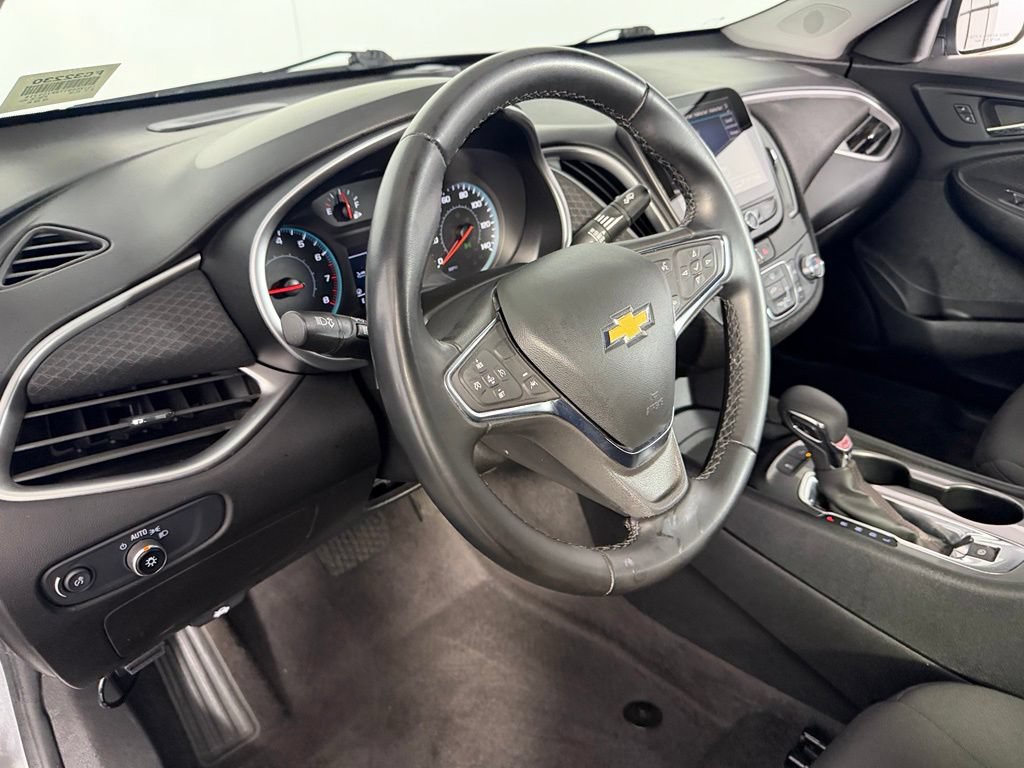 Used 2025 Chevrolet Malibu RS FWD image 18