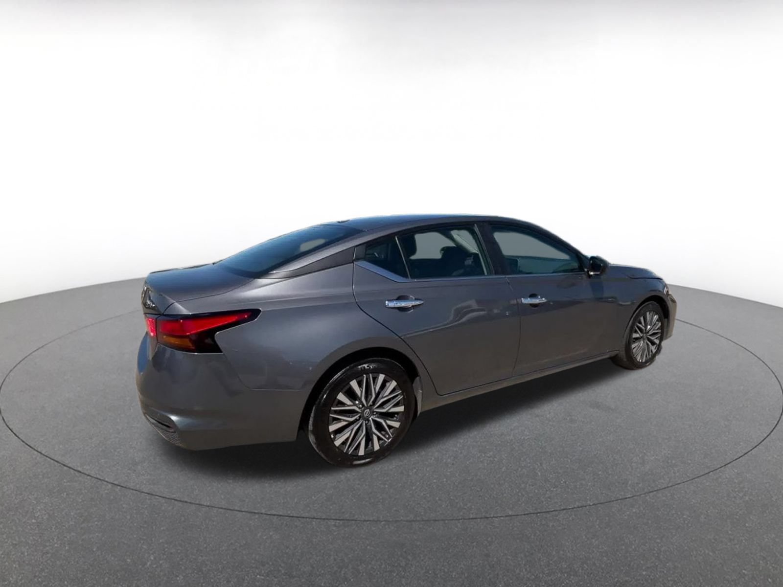 Used 2025 Nissan Altima 2.5 SV FWD image 15