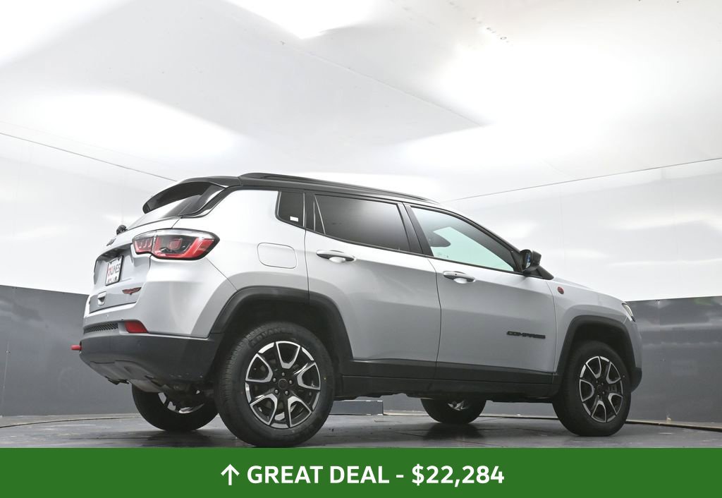 Used 2025 Jeep Compass Trailhawk AWD/4WD image 52