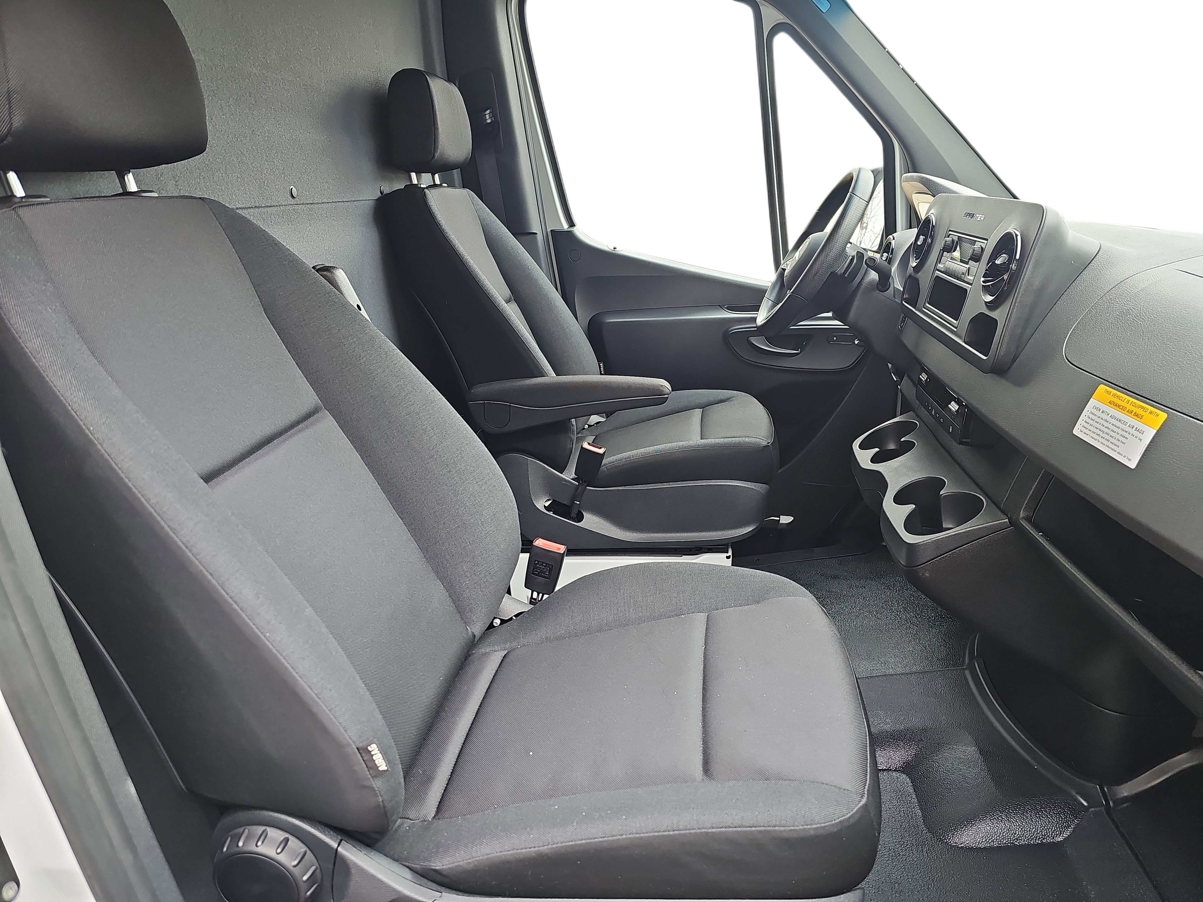 Used 2024 Mercedes-Benz eSprinter 170 Cargo image 9