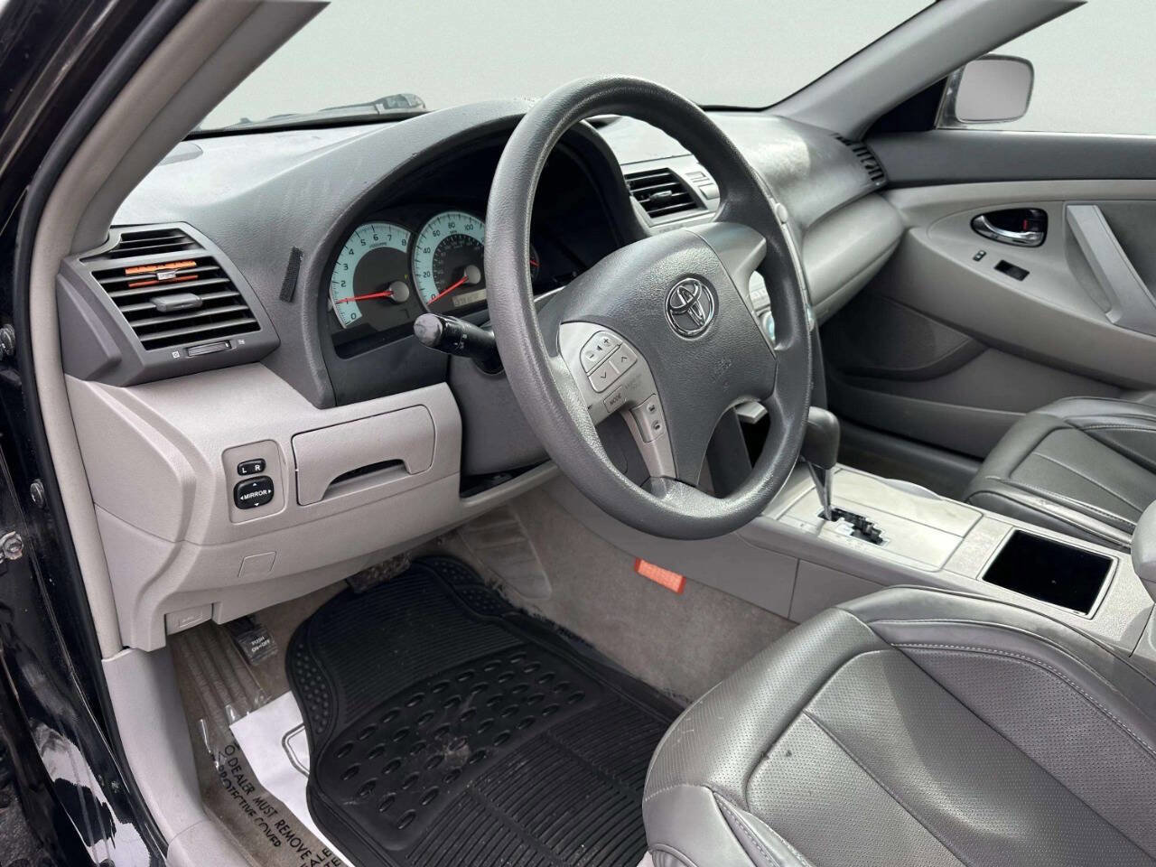 Used 2009 Toyota Camry LE FWD image 12