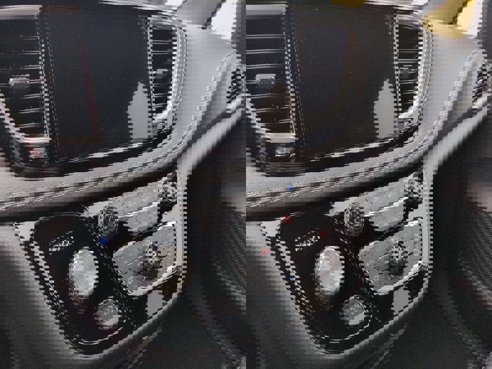 New 2026 Chrysler Pacifica Select image 17