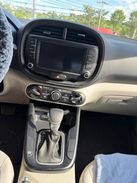 Used 2025 Kia Soul LX FWD image 5