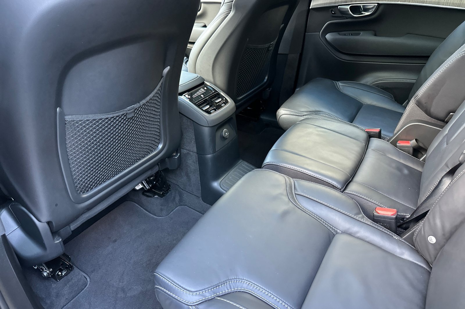 Used 2025 Volvo XC90 T8 Ultra w/ Protection Package Premier AWD/4WD image 11