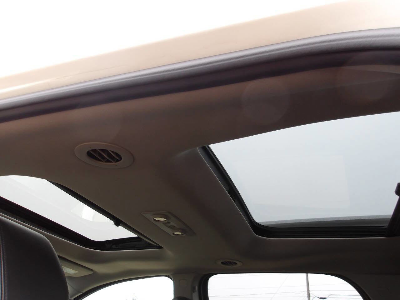 Used 2011 GMC Acadia Denali image 7