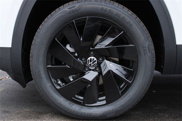 New 2025 Volkswagen Atlas SE image 4