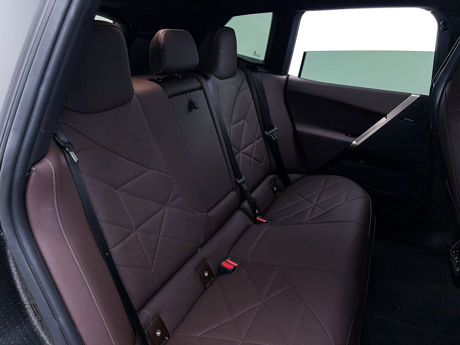 Used 2023 BMW iX xDrive50 w/ Sport Package image 35