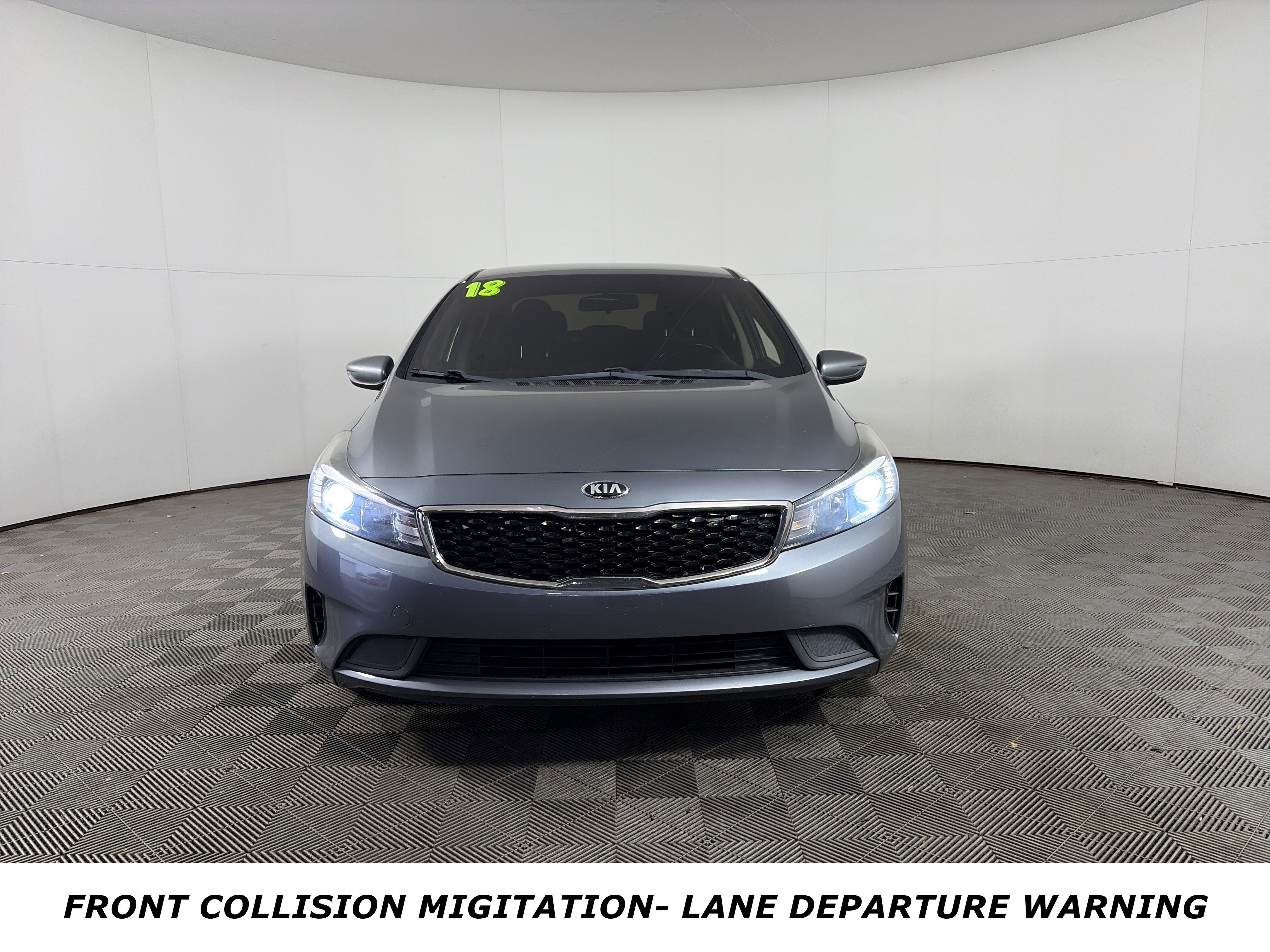 Used 2018 Kia Forte S image 2