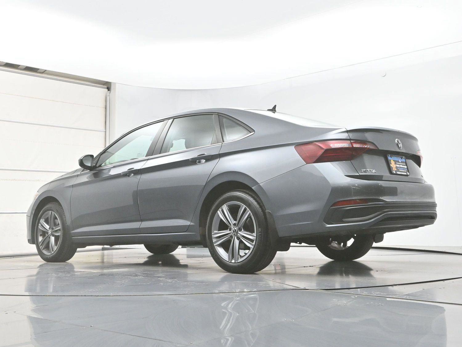 Used 2022 Volkswagen Jetta SE w/ Panoramic Sunroof Package FWD image 27