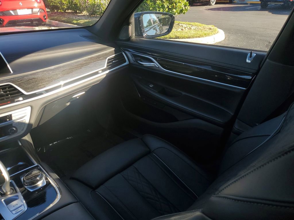 Used 2022 BMW 750i xDrive w/ Executive Package image 18